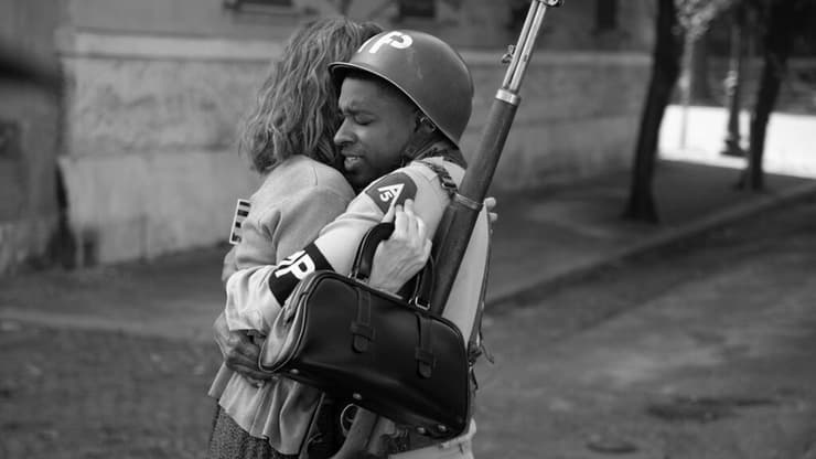 ככה הוא מסייע? חיבוק? מתוך "מחר יום חדש" (צילום: באדיבות בתי קולנוע לב) מתוך "מחר יום חדש"