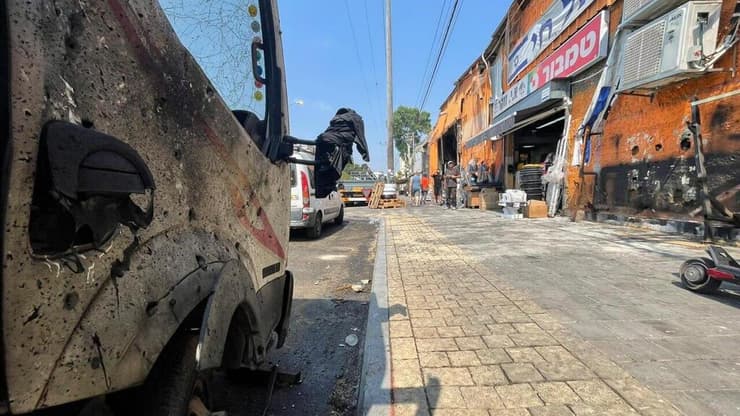 זירת הפיגוע ברחוב לח"י תל אביב ביום שאחרי