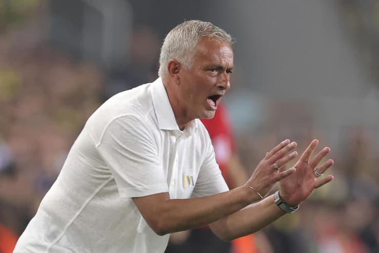 כבר נכשל במשימה גדולה. מוריניו (צילום: AP Photo) מוריניו