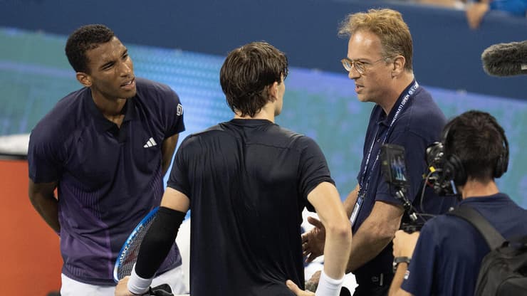 לא האמין שזה קורה לו. אוז'ה־אליאסים (משמאל) (צילום: Susan Mullane-USA TODAY Sports) אוז'ה־אליאסים (משמאל)