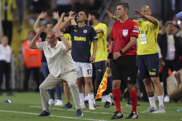 דג מחוץ למים. מוריניו (צילום: AP Photo) מוריניו