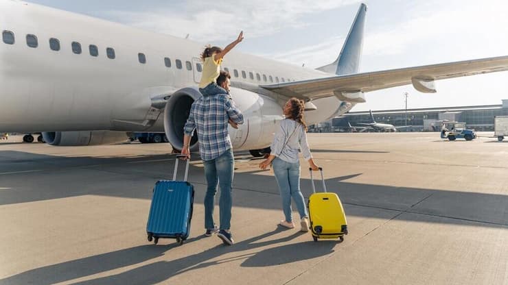 היעדים הפופולריים בתקופת החגים הם איי יוון, קפריסין ובטומי. חופשה משפחתית (צילום: shutterstock) חופשה משפחתית