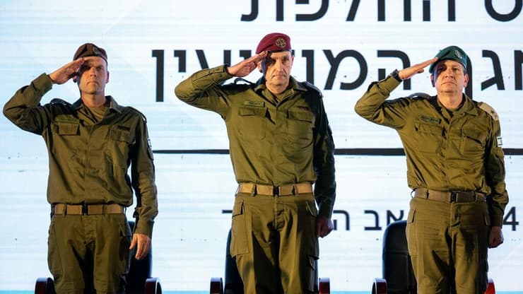 הרמטכ"ל הרצי הלוי, אהרון חליוה ראש אמ"ן היוצא ושלומי בינדר ראש אמ"ן הנכנס בטקס חילופי מפקד ראש אגף מודיעין