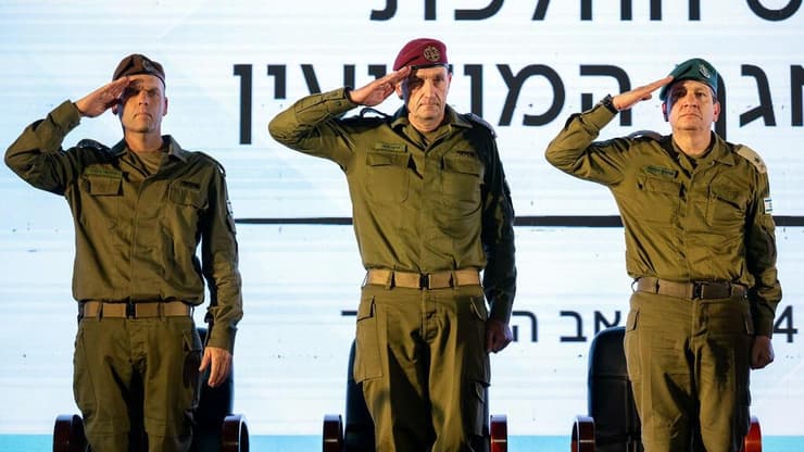 הרמטכ"ל הרצי הלוי, אהרון חליוה ראש אמ"ן היוצא ושלומי בינדר ראש אמ"ן הנכנס בטקס חילופי מפקד ראש אגף מודיעין