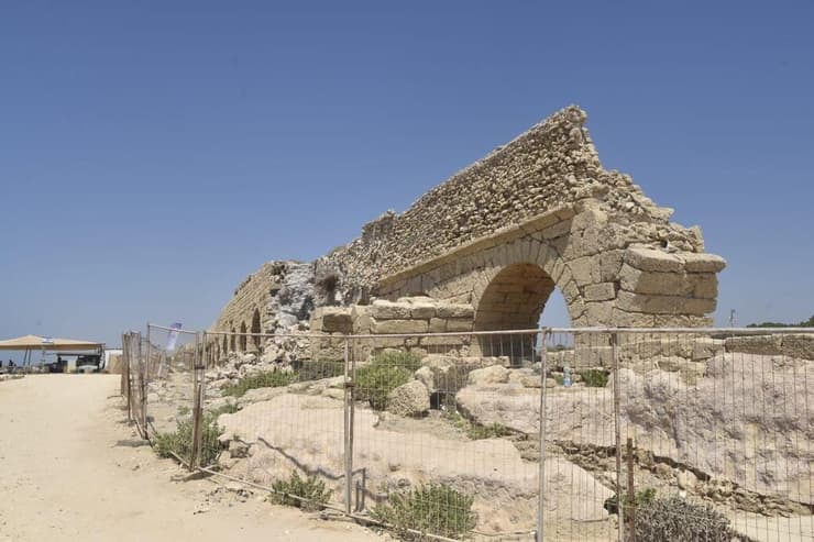 הקריסה באמת המים בקיסריה