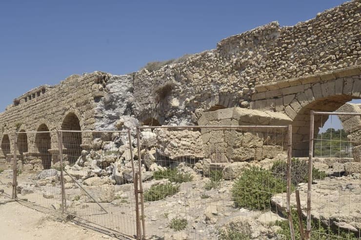 החלק באמת המים העתיקה שקרס