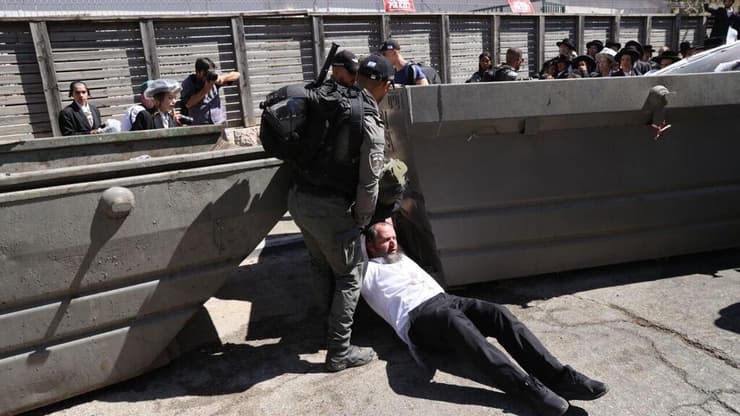 מחאת החרדים מול לשכת הגיוס בירושלים