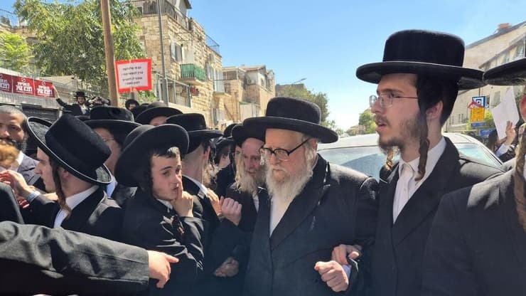 מחאת החרדים מול לשכת הגיוס בירושלים