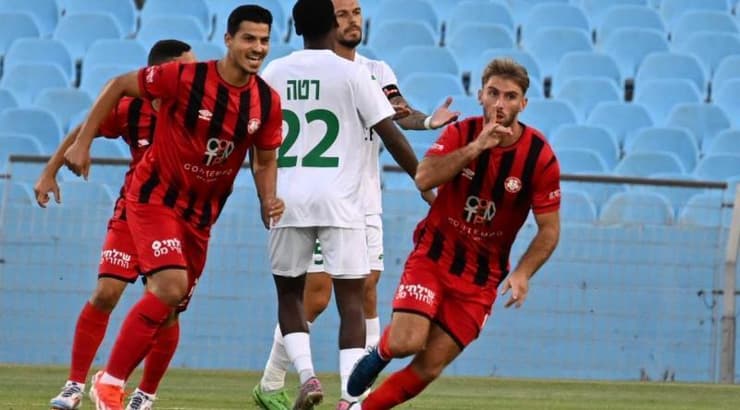 שחקני הפועל רמת גן חוגגים (ראובן שוורץ) שחקני הפועל רמת גן חוגגים