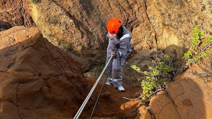 "מגייסים את האמונה בעצמם ובסביבה". פעילות סנפלינג במסגרת המחנה (צילום: אלון אסף ג'ורג'י) מחנה מנהיגות לבני נוער מהעוטף