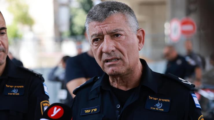 מפקד מחוז ניצב פרץ עמר