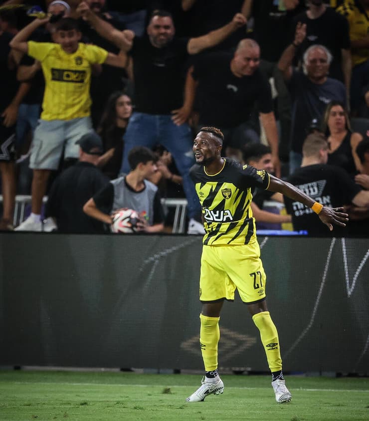 טוומאסי חוגג