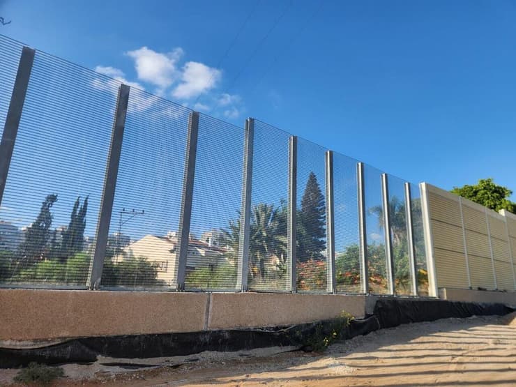 קיר אקוסטי במחלף וינגייט בכביש 2