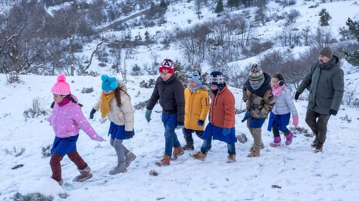 מתוך "עולם מפריד ביננו"