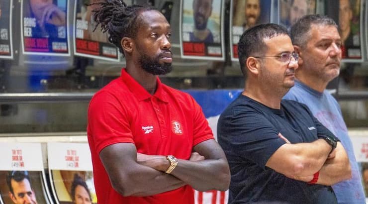 אוסידון (מימין) לצד ינאי ופטריק בברלי, אתמול בחדרה