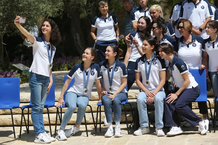 חברות נבחרת ההתעמלות האמנותית, סגנית האלופה האולימפית (צילום: אלכס קולומויסקי) נבחרת ההתעמלות האמנותית