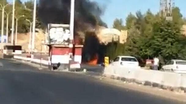 תיעוד מזירת התקיפה דיווח על תקיפת רכב בכביש דמשק-ביירות