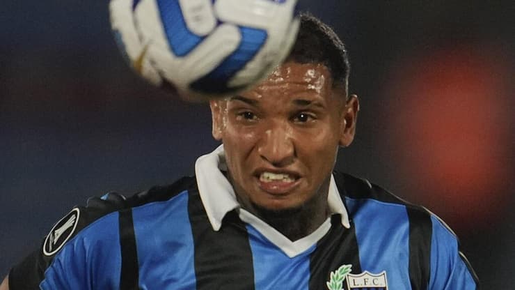 שחקן נסיונאל חואן איזקיירדו