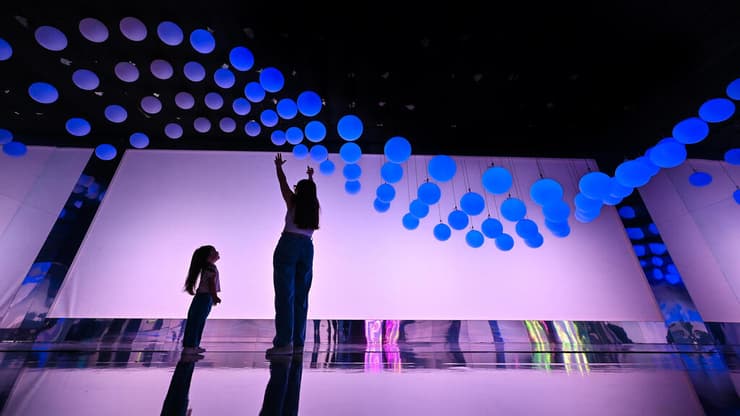 הכדורים המרחפים