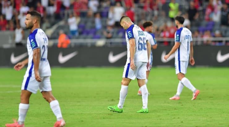 שחקני הפועל פתח תקווה מאוכזבים (חגי מיכאלי) שחקני הפועל פתח תקווה מאוכזבים