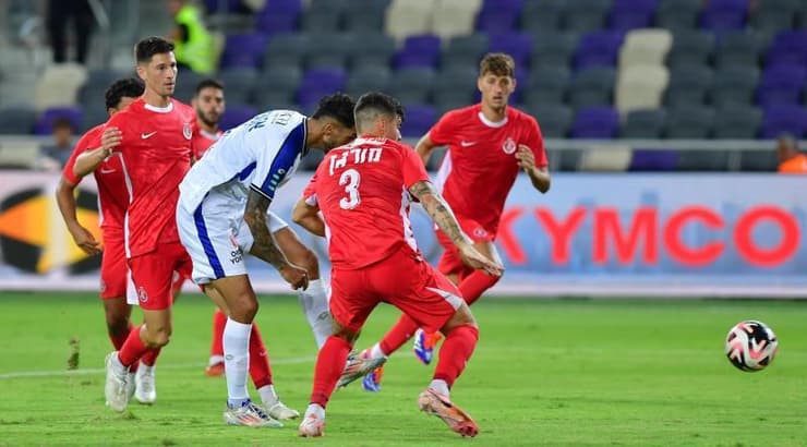 בן אז'ובל מבקיע (חגי מיכאלי) בן אז'ובל מבקיע