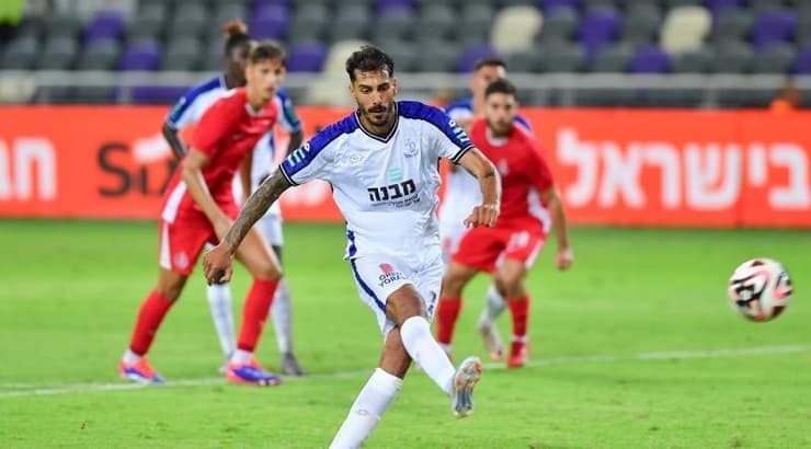 בן אז'ובל מחמיץ את הפנדל (חגי מיכאלי) בן אז'ובל מחמיץ את הפנדל