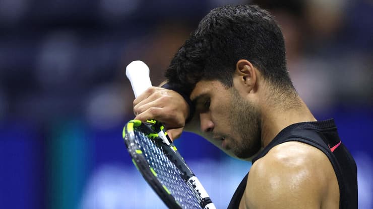 הדחה סנסציונית. אלקראס (צילום: MATTHEW STOCKMAN / GETTY IMAGES NORTH AMERICA / AFP) אלקראס