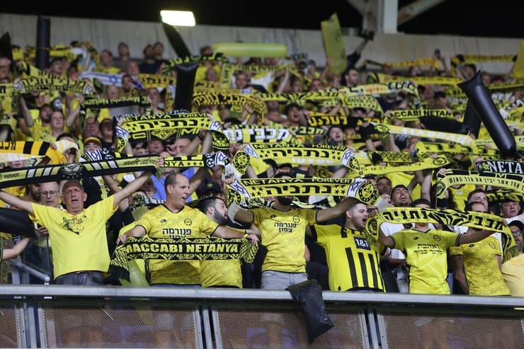אכזבה אחרי אכזבה. אוהדי מכבי נתניה (צילום: עוז מועלם) מכבי חיפה מכבי נתניה
