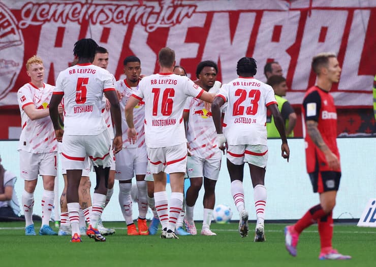 שחקני לייפציג חוגגים בבאייר ארנה