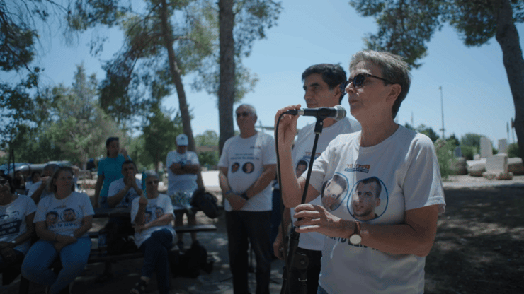 מתוך "שבויים"