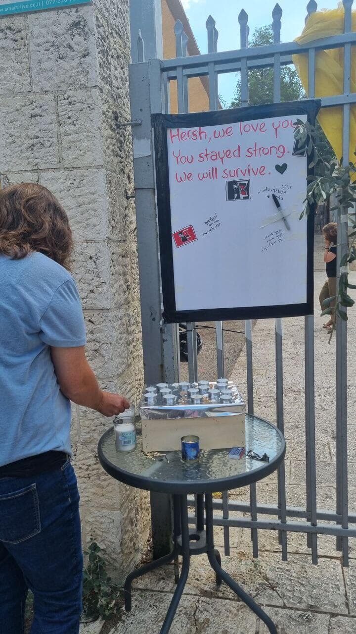 מדליקים נרות לזכרו של הירש גולדברג פולין ז"ל