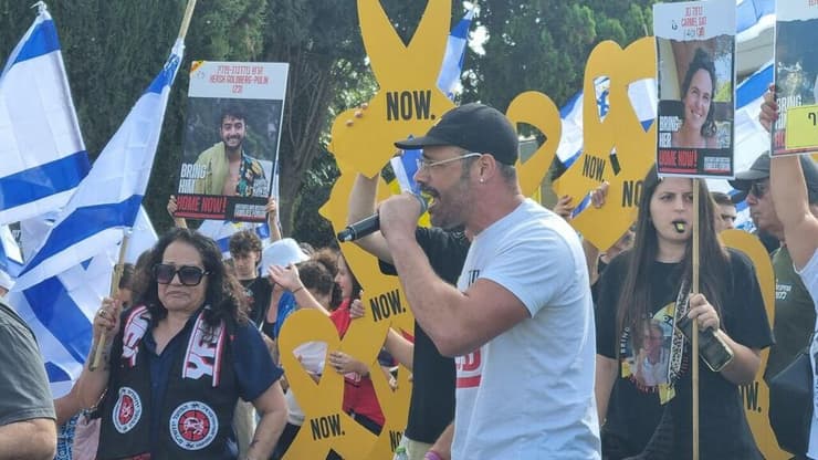 "הפקרתם ונכשלתם. דם החטופים על הידיים שלכם". זוהר אביגדורי (צילום: גלעד כהן) הפגנה בירושלים