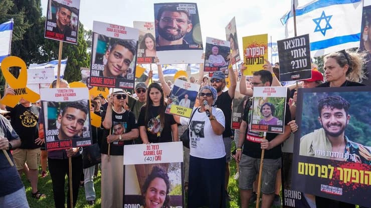 "אני רוצה את הבן שלי בבית". סיגי כהן, אמו של אליה (צילום: שלו שלום) הפגנה בירושלים