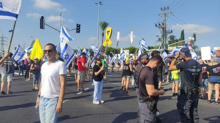 הפגנה בצומת רעננה