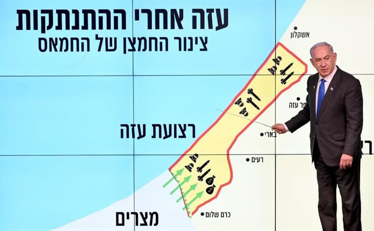 בנימין נתניהו עם המצגת מפת ציר פילדלפי