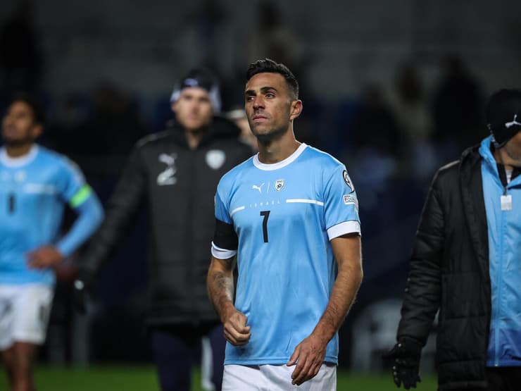 מחוגי השעון לצדו של בן שמעון. זהבי (צילום: עוז מועלם) ערן זהבי