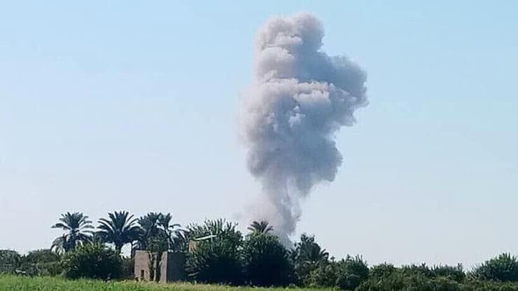 עשן מיתמר באזור ההפצצה פצצת הכטב"ם בסוריה סמוך לגבול עיראק