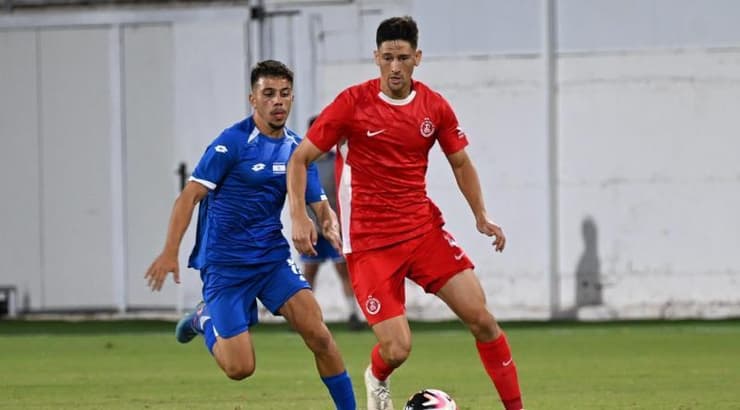 גוני נאור עם הכדור (ראובן שוורץ) גוני נאור עם הכדור