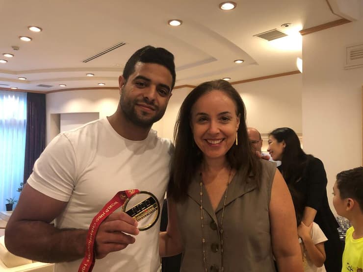 נועה אשר ושגיא מוקי אחרי הזכייה של הג'ודוקא באליפות העולם בטוקיו ב-2019