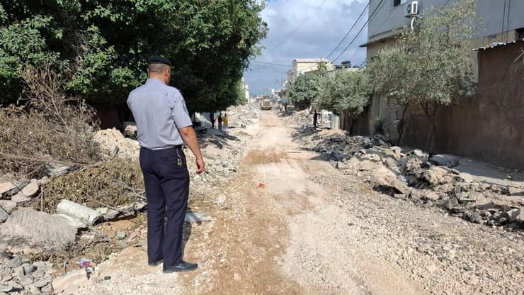 צוותי חירום של ההגנה האזרחית, העירייה, חברות החשמל והתקשורת מתחילים לאמוד את מידת הנזקים וההרס שנבע מהמבצע הצבאי בעיר ג'נין ובמחנה