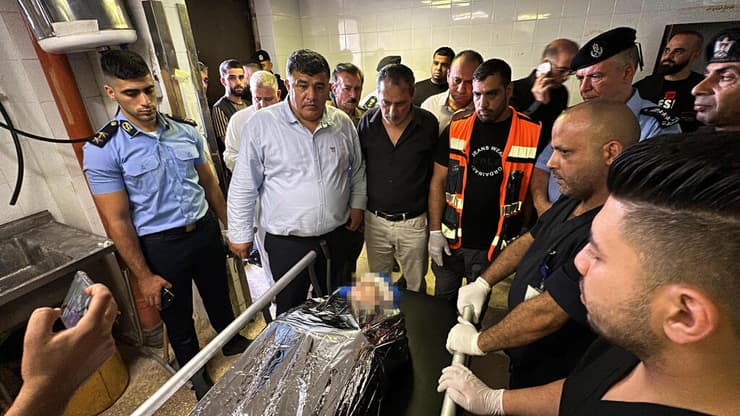גופת איישנור אזגי אייגי מובלת לבית החולים שכם