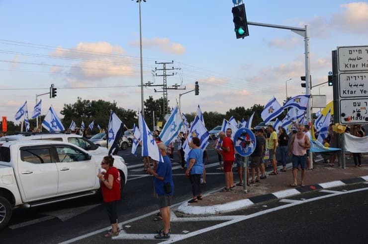 הפגנה למען החזרת החטופים בצומת העוגן