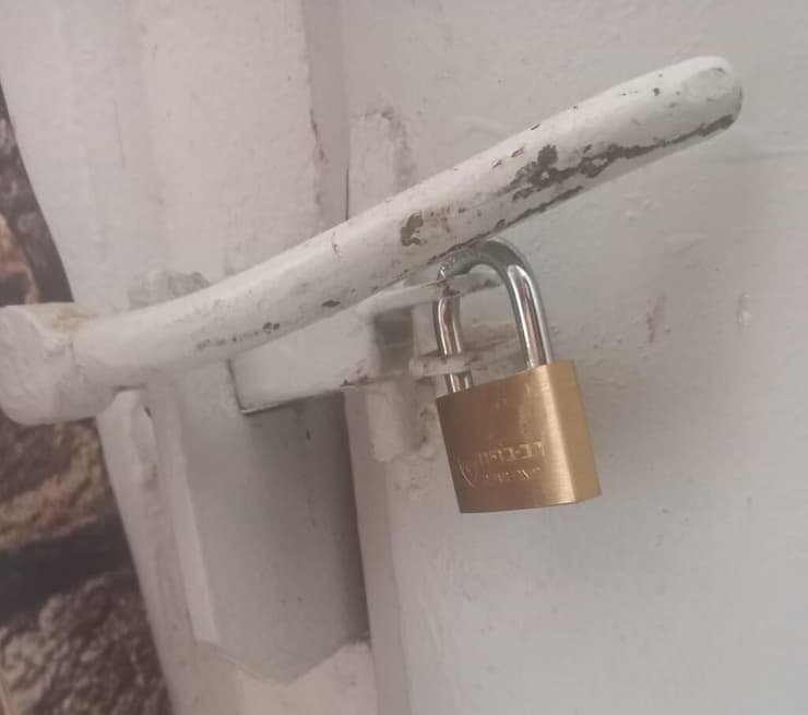 צפת: מקלטים נעולים בזמן מלחמה. סיון איל שיתפה שאביה ב.ן ה 89 הגיע למקלט נעול במהלך אזעקת צבע אדום