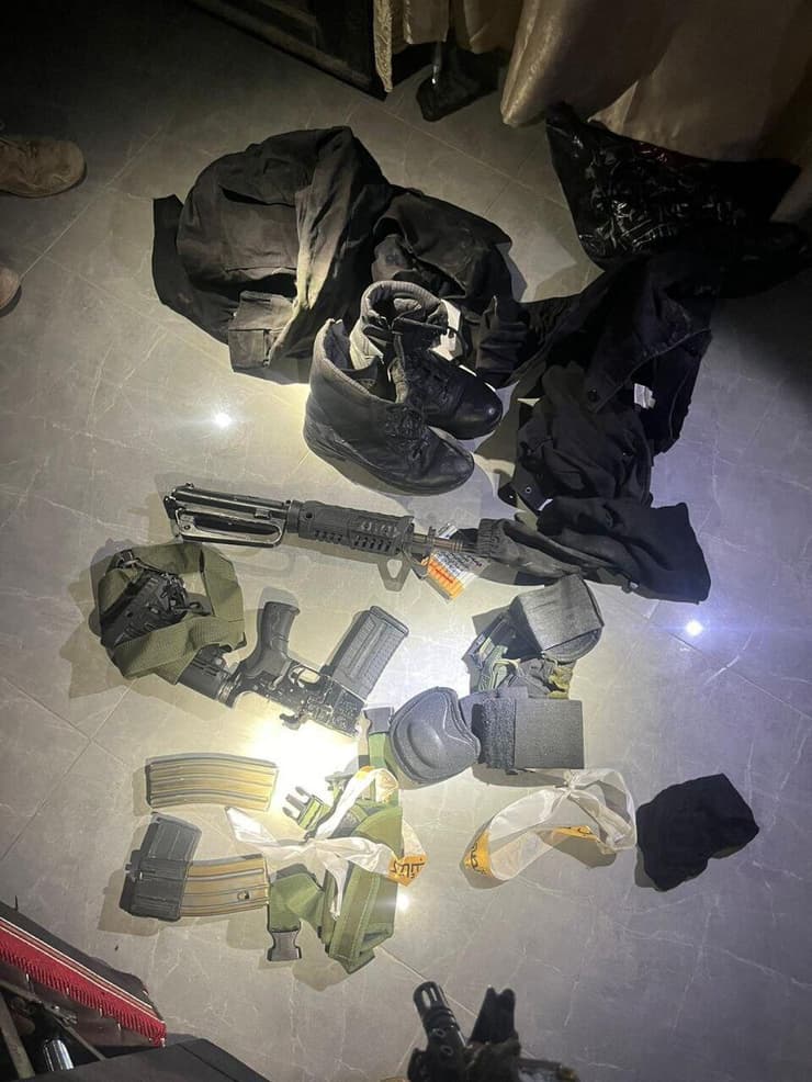 אמצעי לחימה עימם תכננו הפעילים מכפר נעים לבצע את הפיגוע