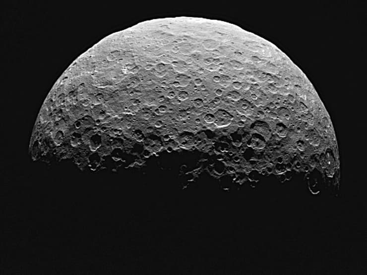 כוכב הלכת הננסי קרס, בתמונה שצולמה על ידי גשושית שחר של נאס"א