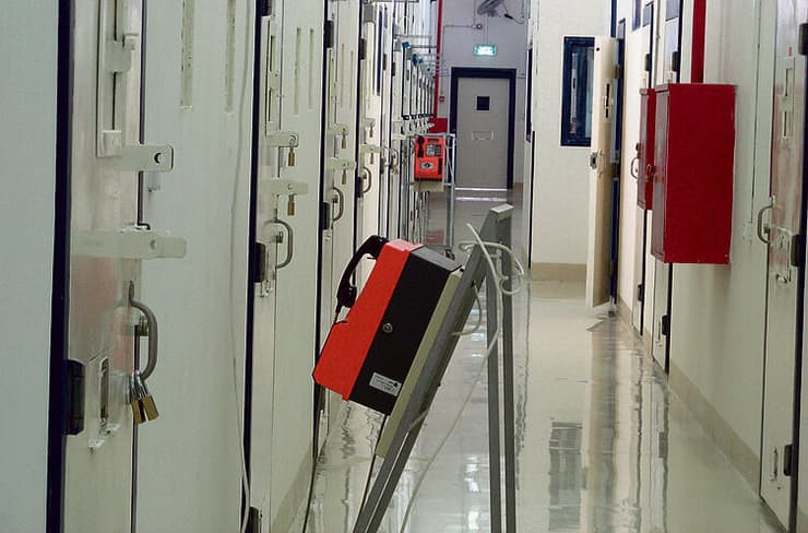 טלפון בכלא איילון | צילום: שב”ס yk14071218