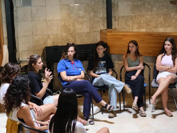 רוצים להנגיש את החטופים גם למי שלא מגיע לכיכר החטופים  