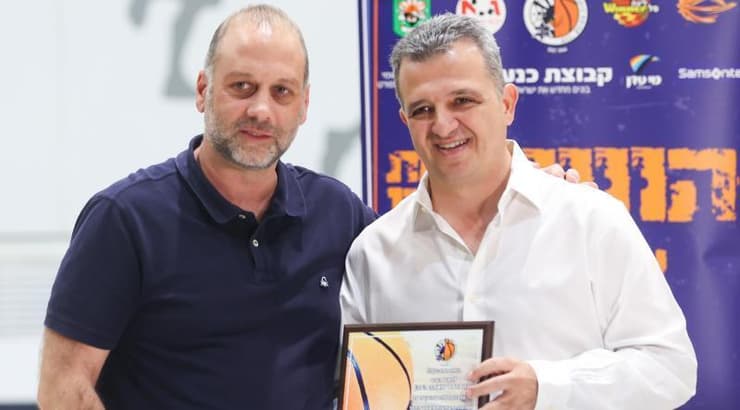 ראש עיריית ר"ג, כרמלה שאמה עם יו"ר הקבוצה, חן שניידרמן (שחר גרוס) ראש עיריית ר"ג, כרמלה שאמה עם יו"ר הקבוצה, חן שניידרמן