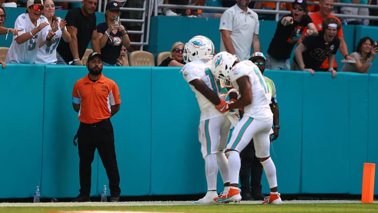 חגיגת הטאצ'דאון העוקצנית של היל (צילום: Megan Briggs/Getty Images) חגיגת הטאצ'דאון העוקצנית של היל