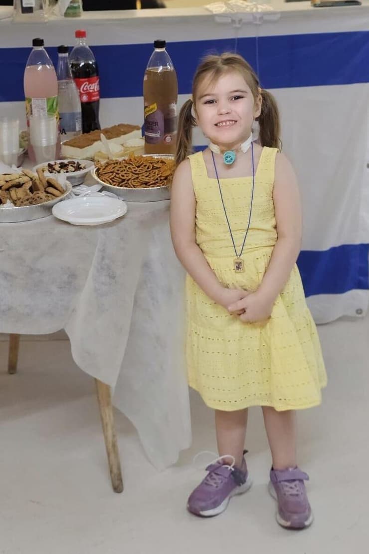 שרה במסיבת הפרידה ושחרור מבית החולים אלי"ן